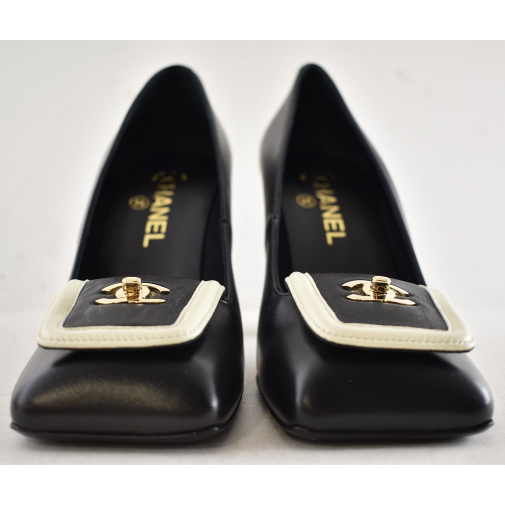 Chanel 26S Blazy Black White Square Toe Turnlock Gold CC Logo Block Heel Pump 39 - Picture 13 of 16